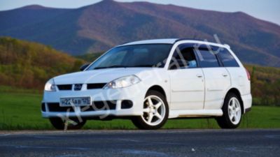 Лобовое стекло Nissan Wingroad Y11